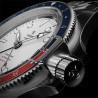 Détail du cadran noir et des aiguilles luminescentes de la montre Yema Superman 500 GMT